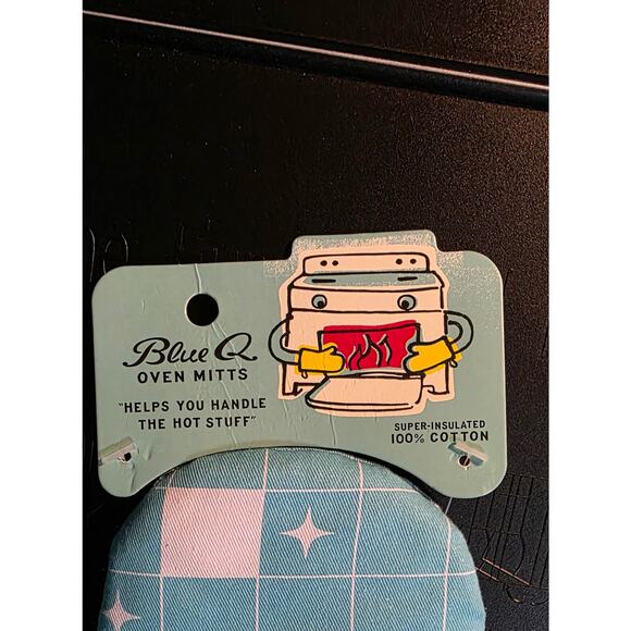 Blue Q "Welcome To My Cooking Show!" oven mitt NWT - Picture 3 of 3